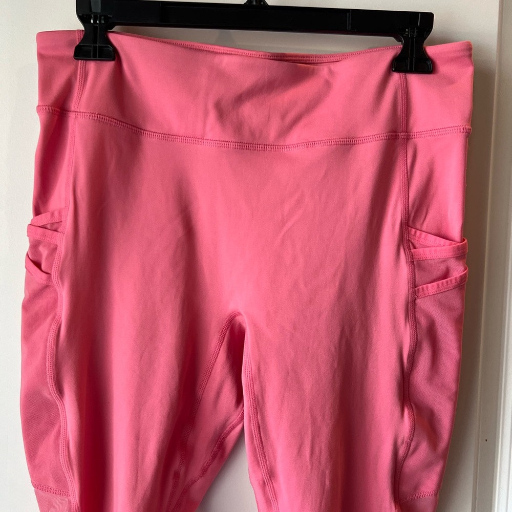 Fabletics Performance Leggings bundle. Large - image 9